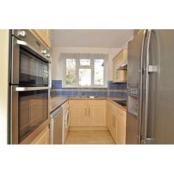 Room for rent in Surbiton Bills included Lovely Houseshare nearby kingston chessington tolworth KT9