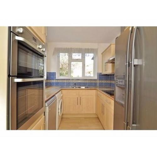 Room for rent in Surbiton Bills included Lovely Houseshare nearby kingston chessington tolworth KT9