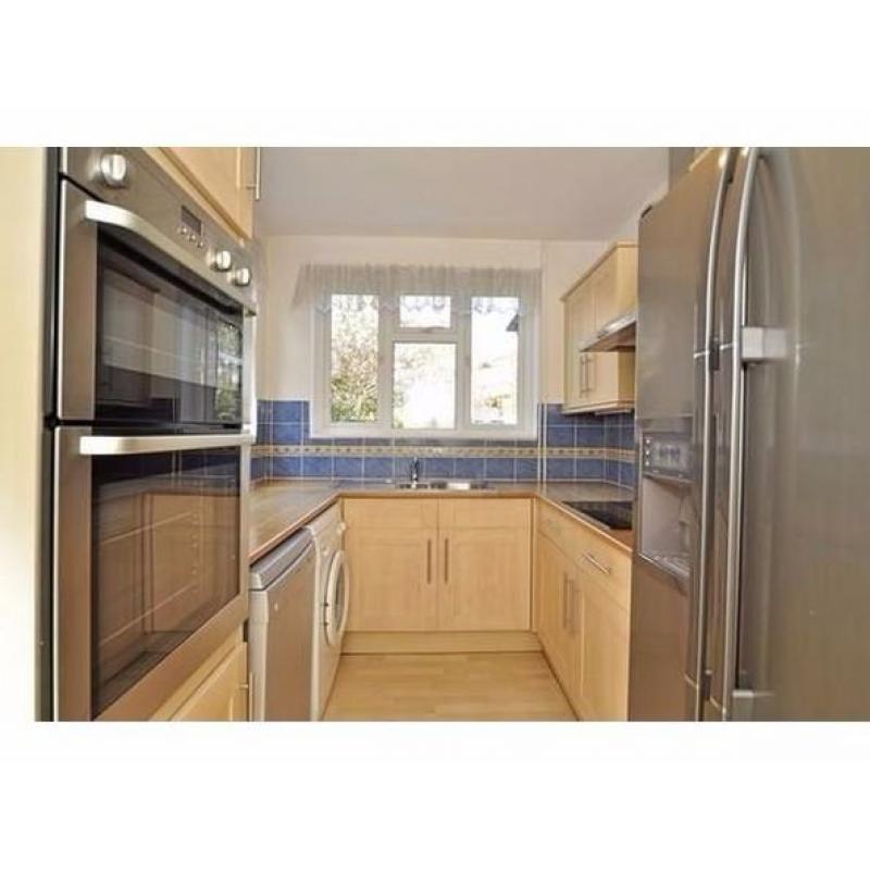 Room for rent in Surbiton Bills included Lovely Houseshare nearby kingston chessington tolworth KT9
