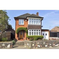 Room for rent in Surbiton Bills included Lovely Houseshare nearby kingston chessington tolworth KT9