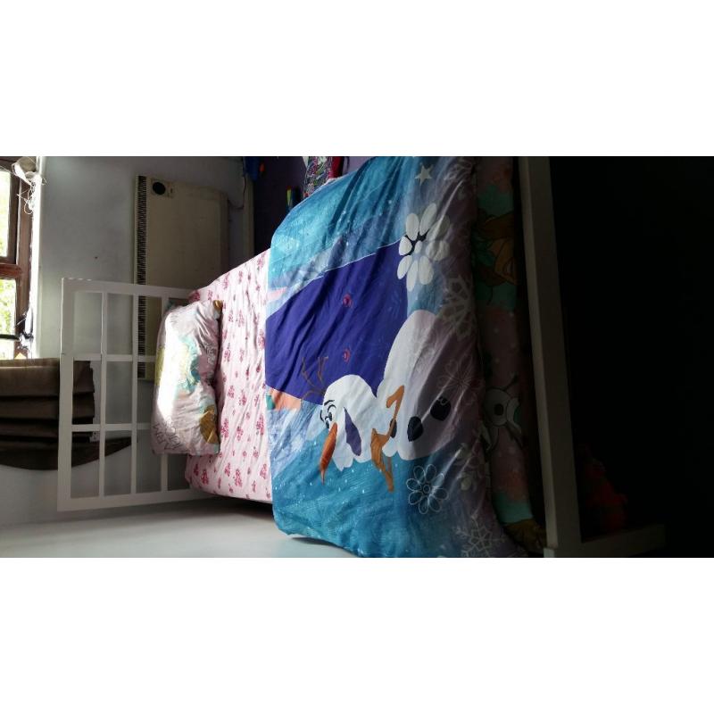 Single bed with mattress and mattress protector