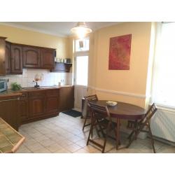 Spacious rooms in lovely home near station - 10-20 min travel to Lond Brg, Blck Friars, Cnry Whrf