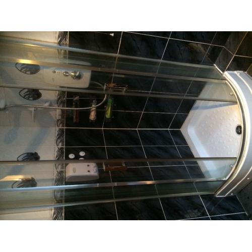 Quadrant shower cubicle