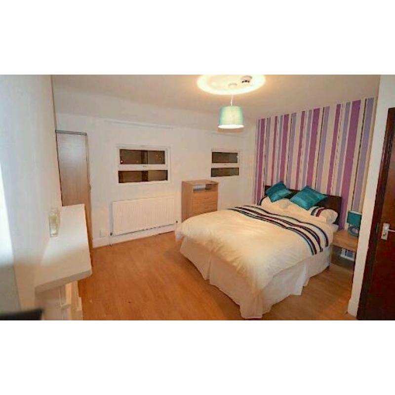 Lovely Double Room to Rent Central Bromley