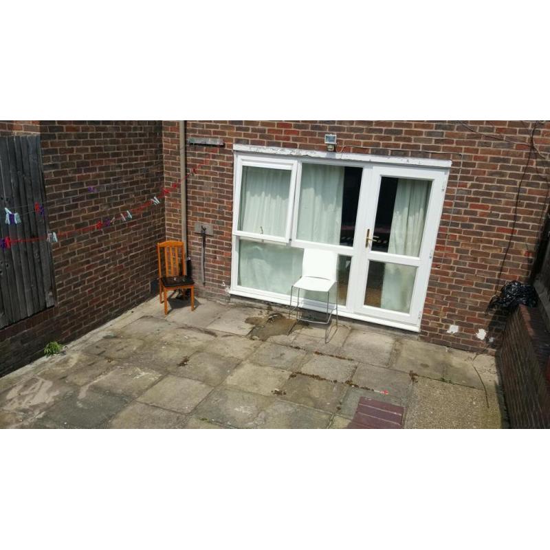 Rent bed in Woolwich Arsenal 70 per week bills included close Woolwich Arsenal Station DLR