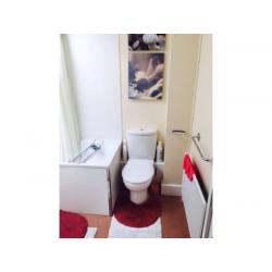 The room itself is nearby 24h shops, bus stops and several pubs and restaurants.