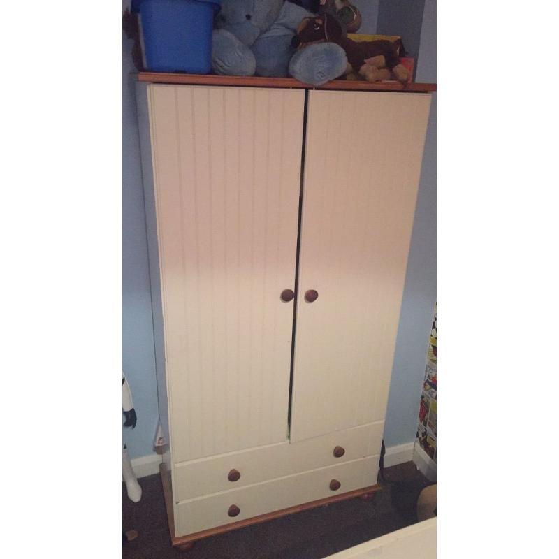 Children's wardrobe and chest of drawers