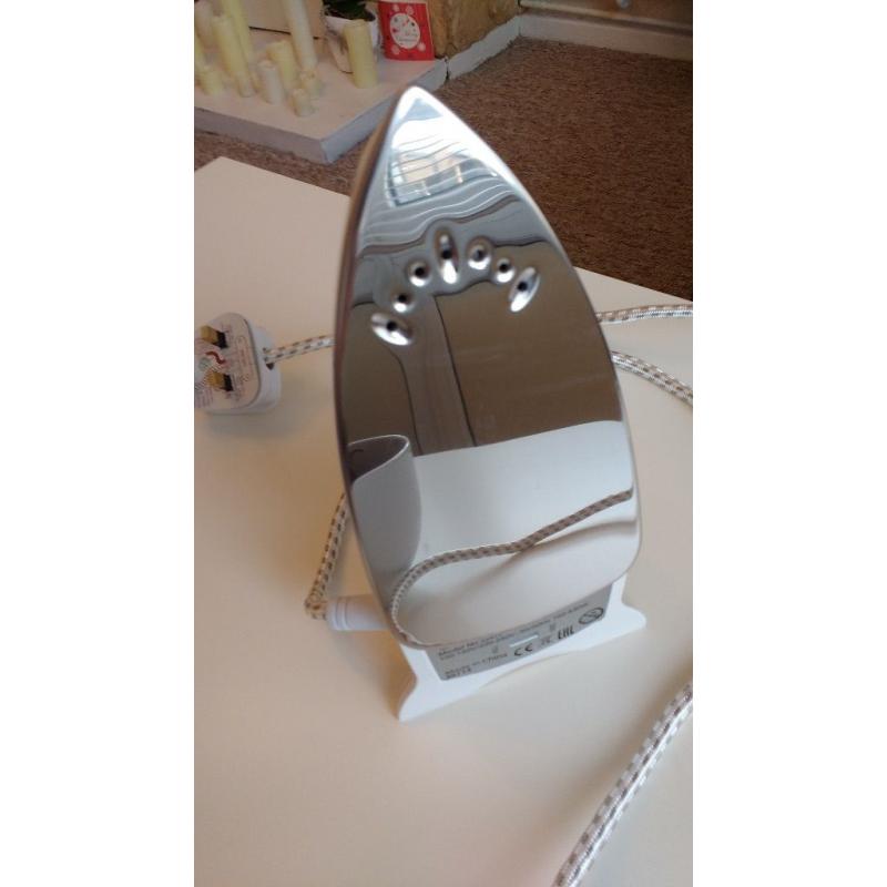 For sale: travel size Russell Hobbs iron for 7 pounds
