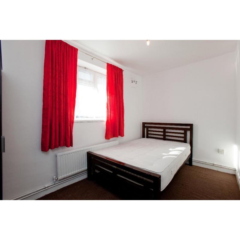FANTASTIC 2 DOUBLE ROOMS AVAILABLE FOR RENT*** NO DEPOSIT*** ZONE 2
