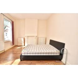 EXTRA LARGE DOUBLE ROOM AVAILABLE FOR RENT ***NO DEPOSIT***REQUIRED