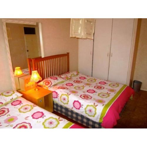 BIG TWIN ROOM/CLAPHAM JUNCTION AREA/2 DOUBLE SIZE BEDS/SPLIT LEVEL FLAT/LIVING ROOM/AVAILABLE NOW