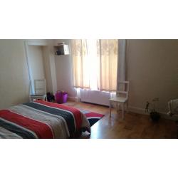 OPPORTUNITY!Spacious double room in residential house..BILLS INCLUDED!