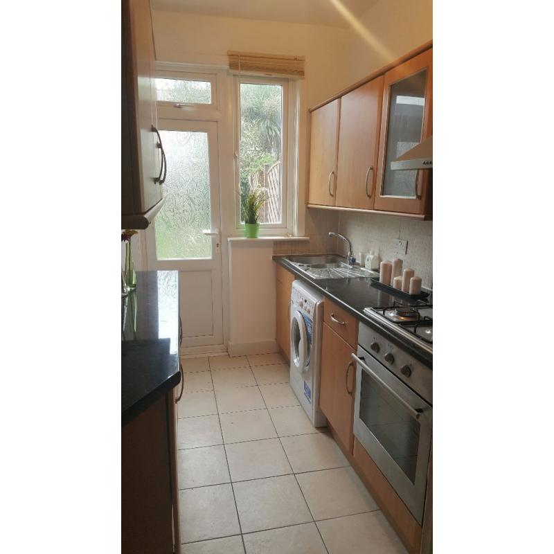 Single room in Tooting. Available from 13/06