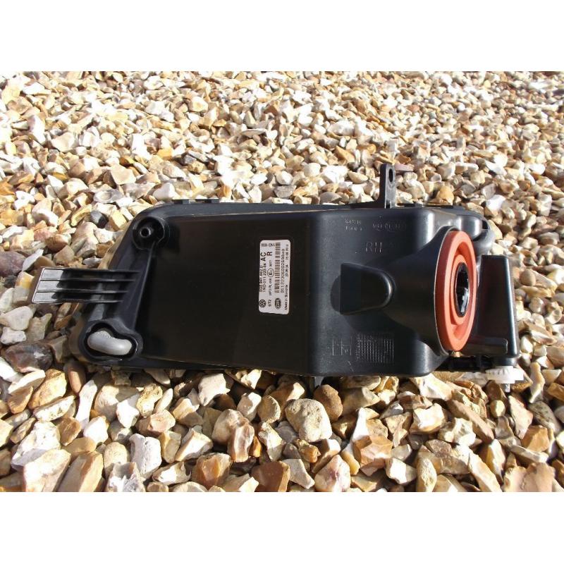 Volkswagen Golf Mk7 (2012 / 2016) O/S (Left) front fog / cornering light. Genuine 5G0 941 662D.