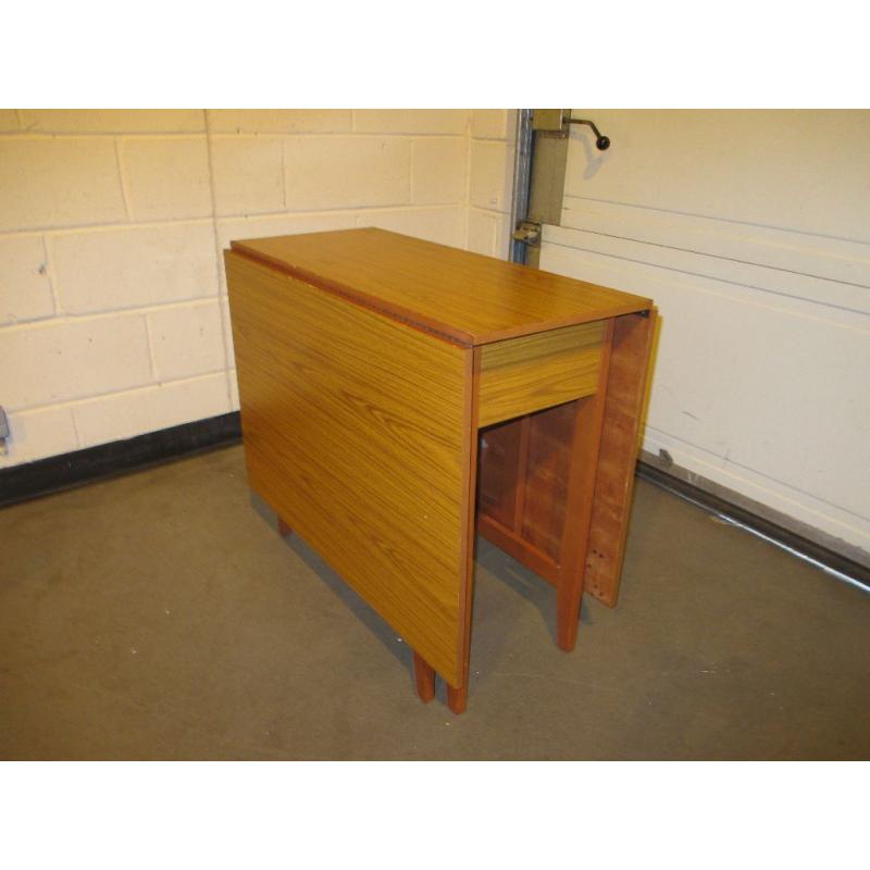 LARGE TEAK EFFECT GATE LEG DROP LEAF DINING TABLE FEE DELIVERY