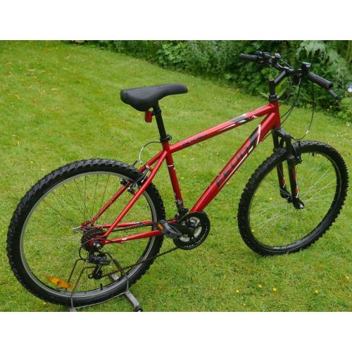 Apollo Feud mountain bike, 17" medium frame, Shimano 18 speed gears, 26" wheels