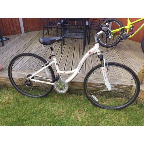 Ladies Hybrid Town Bike - Python Daytona 16"