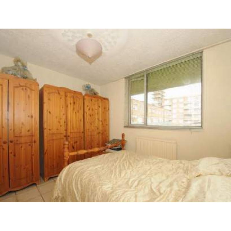 Big Double Room in Front of Bermondsey Station