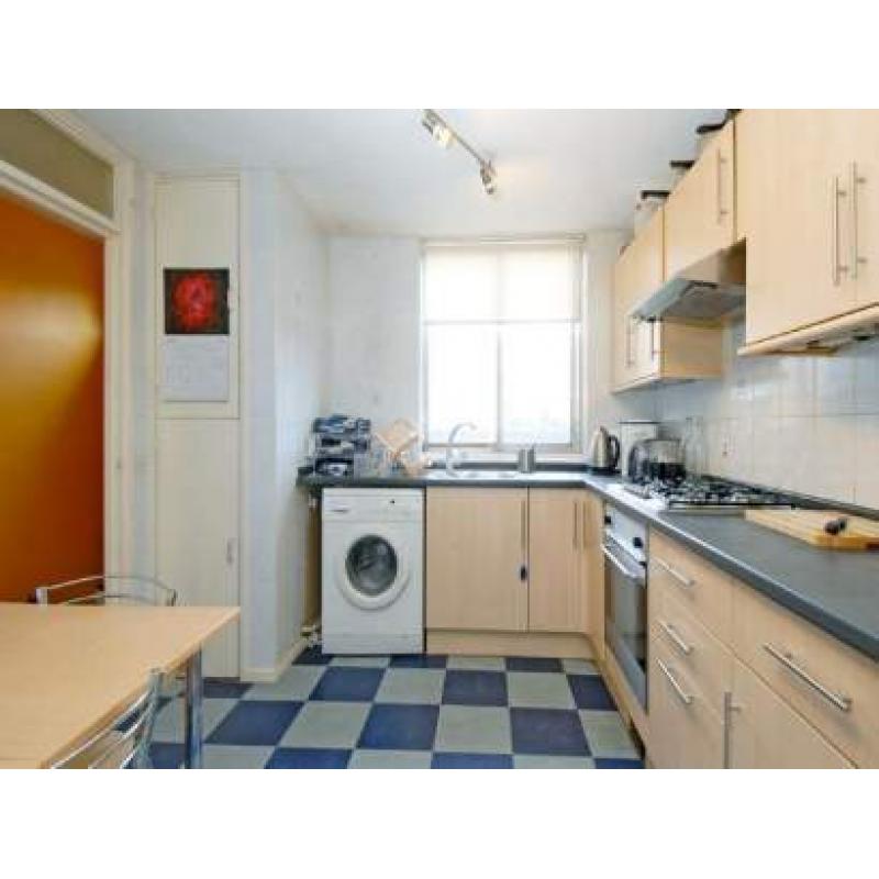 Big Double Room in Front of Bermondsey Station