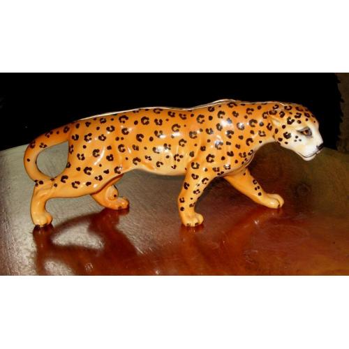BESWICK LEOPARD EARLY MODEL GLOSS PERFECT CONDITION NO CHIPS