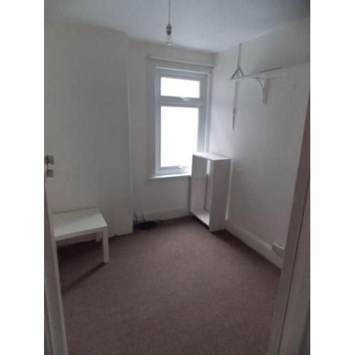 %%% SINGLE ROOM %%% available now in Cricklewood.... ALL BILLS INCLUDED