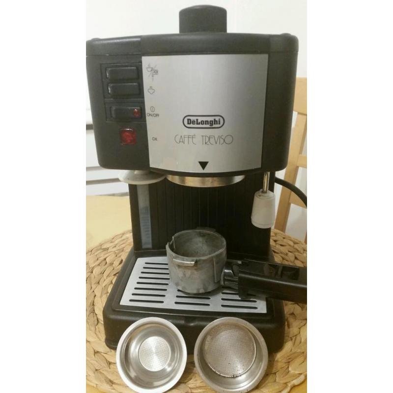 Delongi cafe treviso Coffee Machine + 2 lavazza expresso coffes