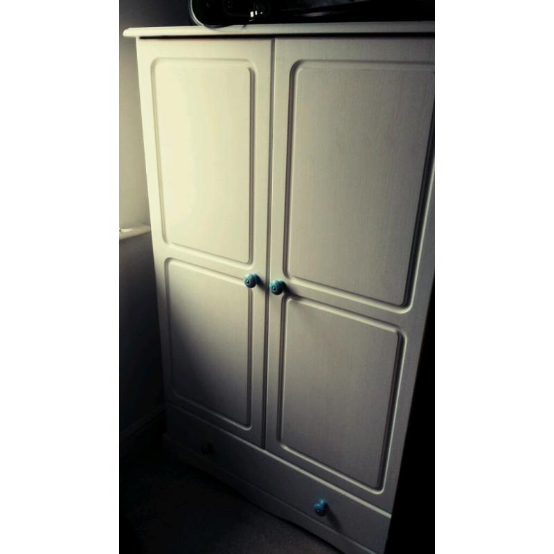 Wardrobe / tallboy