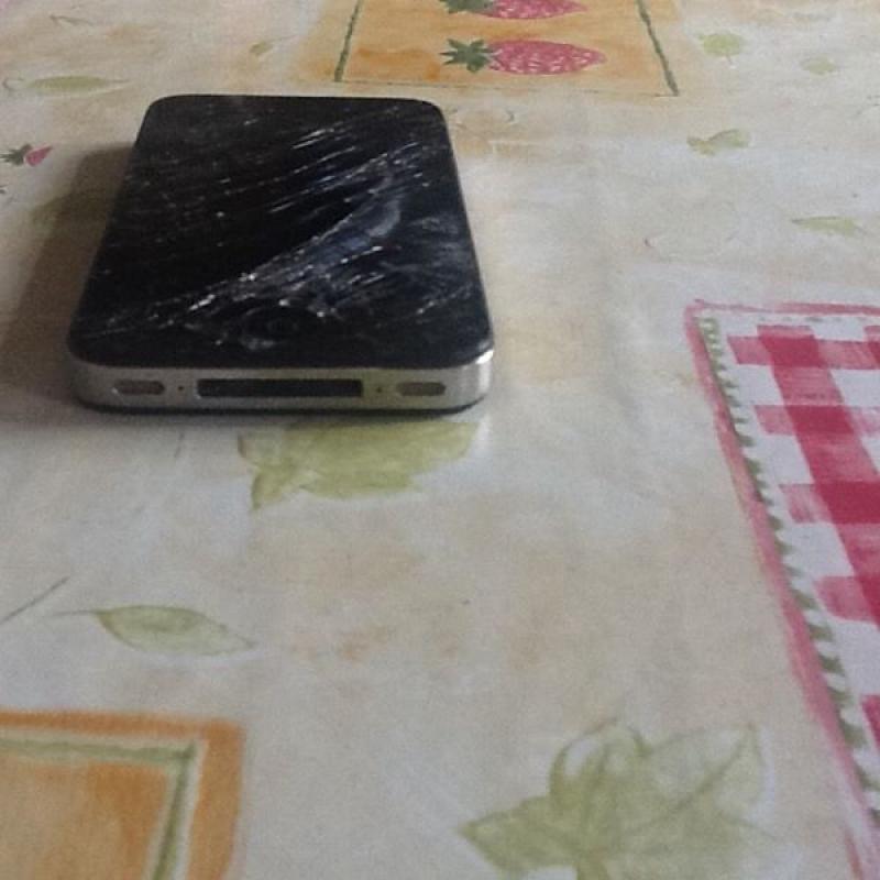 iPhone 4 with broken screen for repair or parts