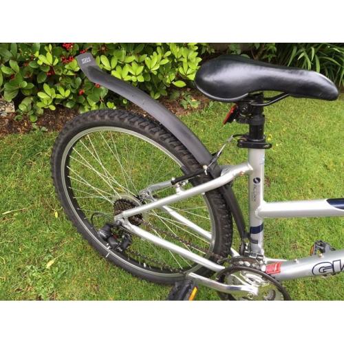 Ladies Giant Rock Mountain Bike hardly used, SR suntour forks