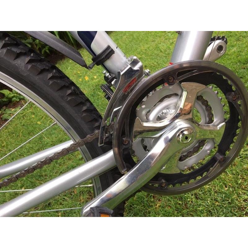 Ladies Giant Rock Mountain Bike hardly used, SR suntour forks