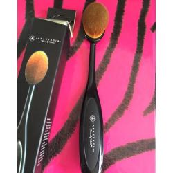 ANASTASIA BEVERLY HILLS OVAL MAKE UP BRUSH
