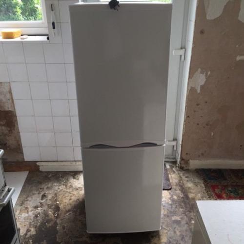 4 months old Essentials Fridge Freezer