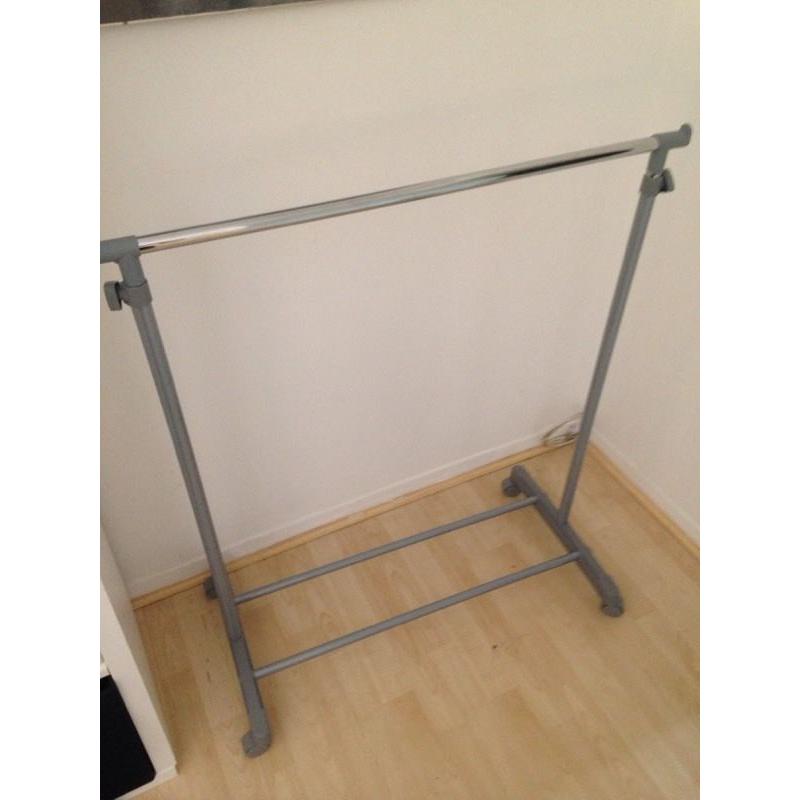 Plastic clothing rail/organiser