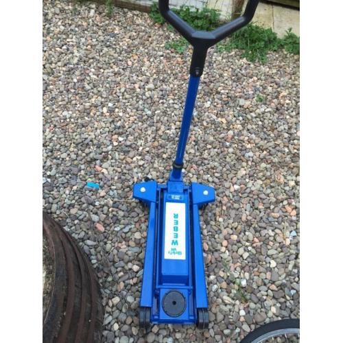 Low profile Weber jack