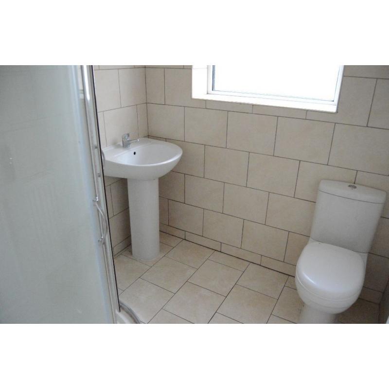 Double Room With En-suite Bathroom In Converted House, Colindale, Edgware, ALL BILLS & WIFI INCLUDED
