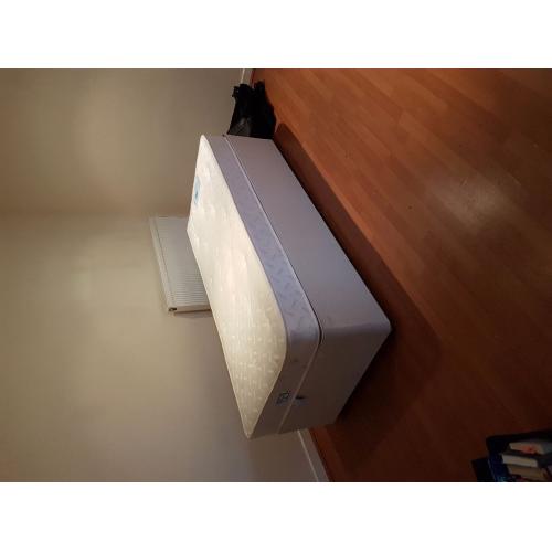 Single divan bed base and mattress