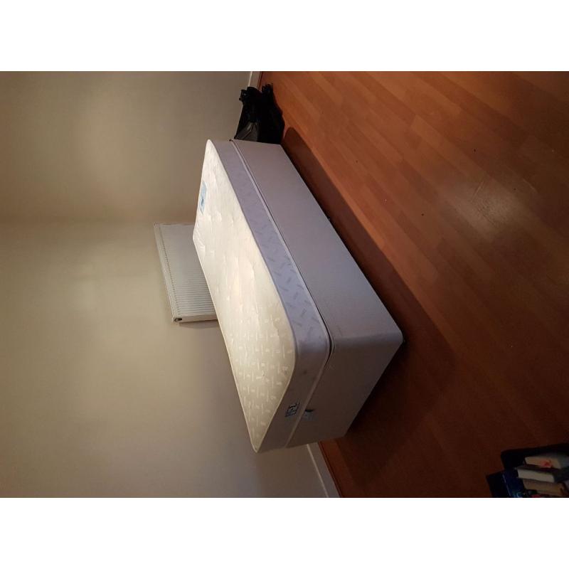 Single divan bed base and mattress