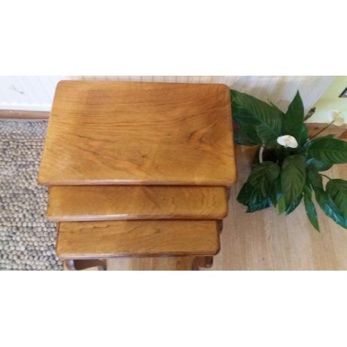 Vintage set of 3 tables in very good condition
