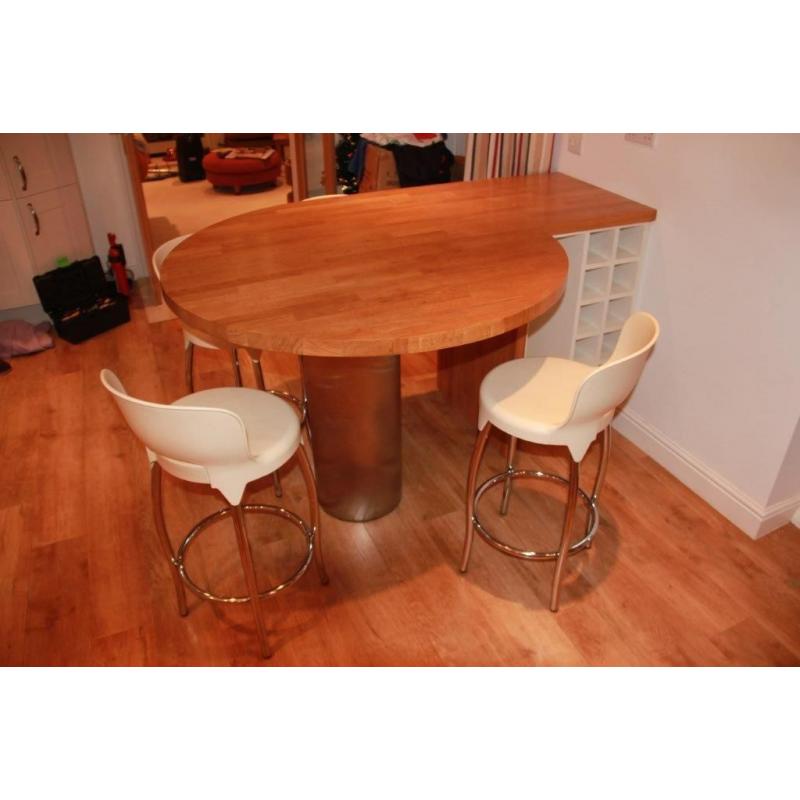 Solid oak breakfast bar and 4 cream barstools