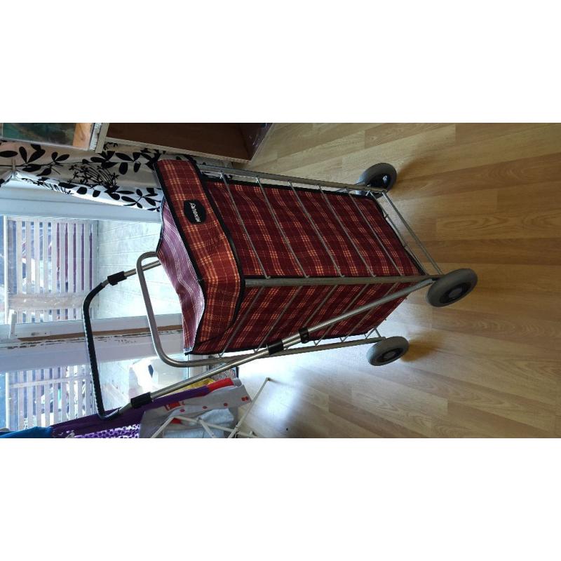 Square frame shopping trolley
