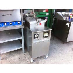 CATERING COMMERCIAL HENNY PENNY FRIED CHICKEN PRESSURE COOKER, MANUAL GAS MODEL FAST FOOD KITCHEN