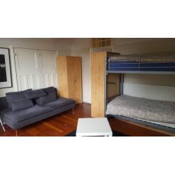 Large TWIN room with living area (Streatham Hill)
