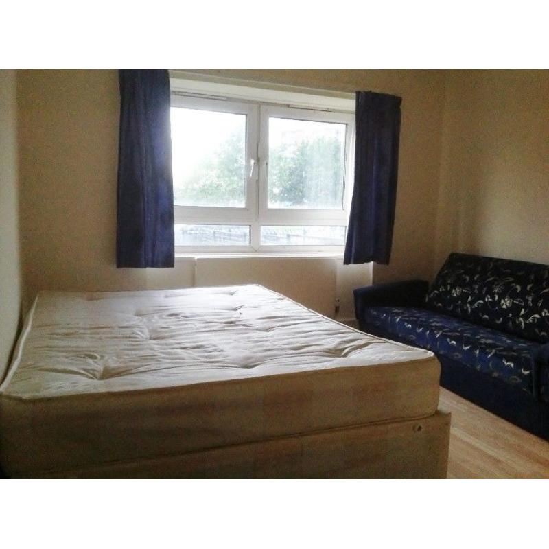 Double bedroom- Shared flat- Mile End- Westferry- Canary Wharf