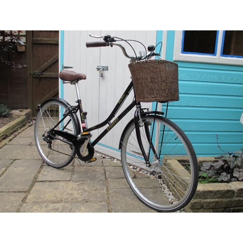 DAWES DUCHESS LADIES BIKE. EXCELLENT CONDITION, RARELY USED AND DRY STORED. GORGEOUS BICYCLE.