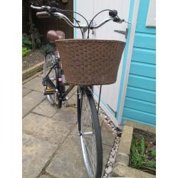 DAWES DUCHESS LADIES BIKE. EXCELLENT CONDITION, RARELY USED AND DRY STORED. GORGEOUS BICYCLE.