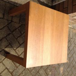 SMALL LIGHT OAK COFFE TABLE.