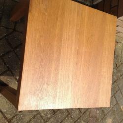 SMALL LIGHT OAK COFFE TABLE.
