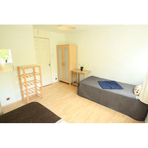**ARCHWAY**FABULOUS XL TWIN ROOM AVAILABLE NOW **TWO MONTH STAY**!! 62H