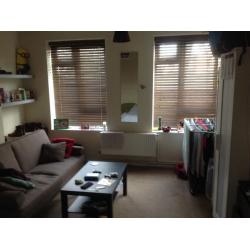 COUSY DOUBLE ROOM AT EAST FINCHLEY !!