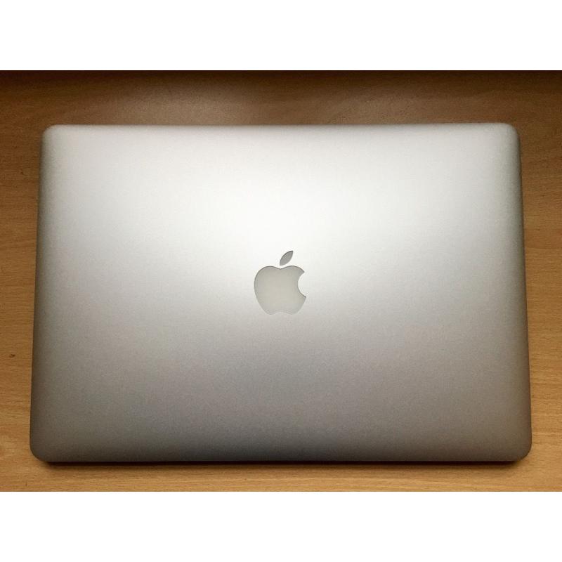 Macbook Pro -- 15.4 inch -- retina display -- mint condition -- FOR SALE!!!